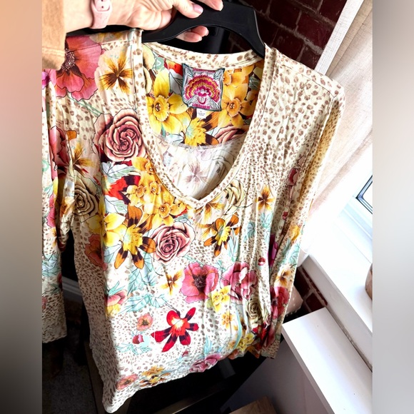 Johnny Was -Gorgeous Vibrant Floral V-Neck Long Sleeve Top- size L - Picture 4 of 5